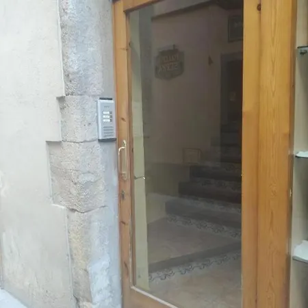 Mingu 1er Pis Apartament Besalú